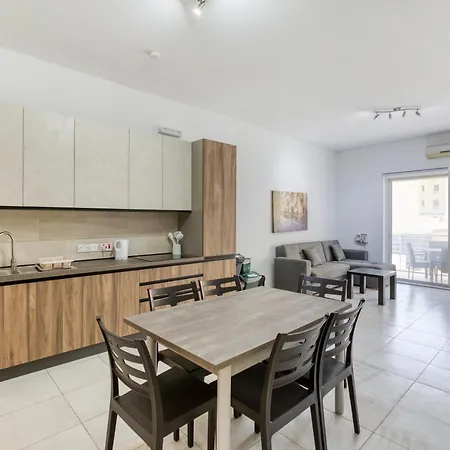 Lejlighed Delightful 3br Near Promenade By 360 Estates
