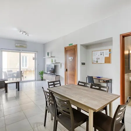 Lejlighed Delightful 3br Near Promenade By 360 Estates